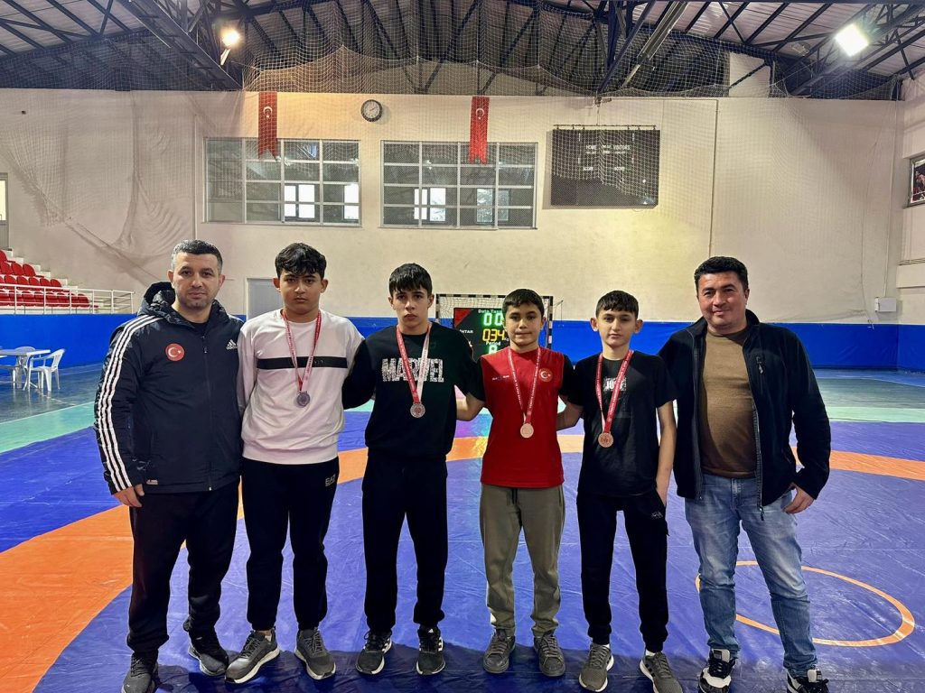 Belediye Sporcularımızın Okul Müsabakalarındaki Başarıları